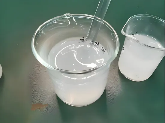 Adesivo chimico per cosmetici e materiali da costruzione